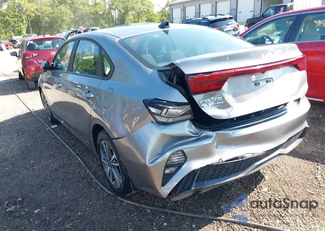 2024 Kia Forte Lxs z USA, uszkodzony, nr VIN 3KPF24AD8RE799172